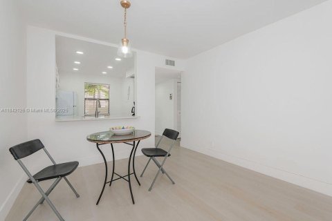 Condominio en venta en Sunrise, Florida, 2 dormitorios, 75.25 m2 № 1988947 - foto 4