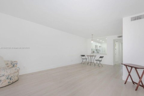 Condominio en venta en Sunrise, Florida, 2 dormitorios, 75.25 m2 № 1988947 - foto 7