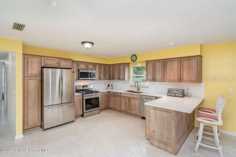 House in Merrit Island, Florida 3 bedrooms, 160.72 sq.m. № 1751535 - photo 10