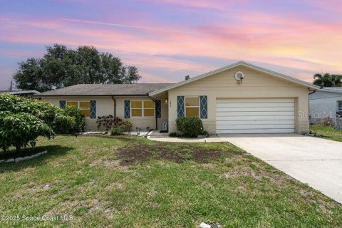 House in Merrit Island, Florida 3 bedrooms, 160.72 sq.m. № 1751535 - photo 1