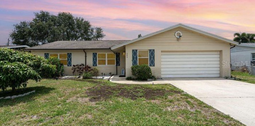 House in Merrit Island, Florida 3 bedrooms, 160.72 sq.m. № 1751535