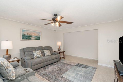 House in Merrit Island, Florida 3 bedrooms, 160.72 sq.m. № 1751535 - photo 5