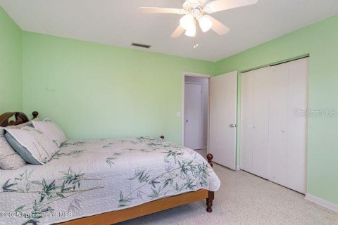 House in Merrit Island, Florida 3 bedrooms, 160.72 sq.m. № 1751535 - photo 16