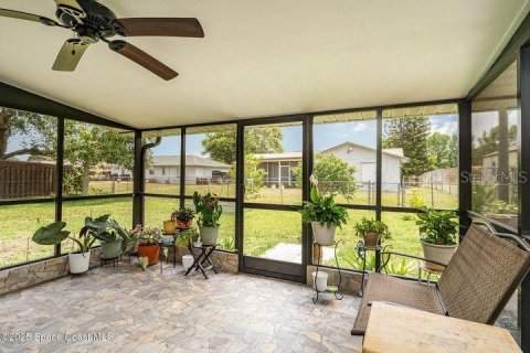 House in Merrit Island, Florida 3 bedrooms, 160.72 sq.m. № 1751535 - photo 23