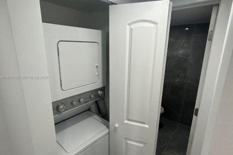 Touwnhouse à louer à Miami, Floride: 2 chambres, 98.85 m2 № 2040809 - photo 15