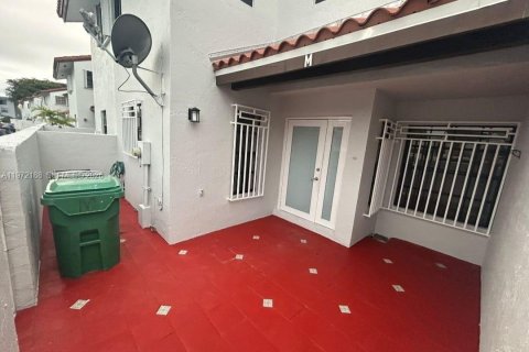 Touwnhouse à louer à Miami, Floride: 2 chambres, 98.85 m2 № 2040809 - photo 2