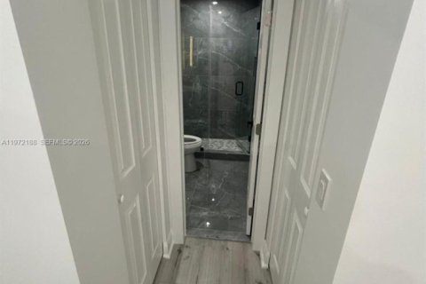 Touwnhouse à louer à Miami, Floride: 2 chambres, 98.85 m2 № 2040809 - photo 9