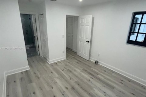 Touwnhouse à louer à Miami, Floride: 2 chambres, 98.85 m2 № 2040809 - photo 13