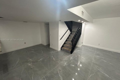 Touwnhouse à louer à Miami, Floride: 2 chambres, 98.85 m2 № 2040809 - photo 4