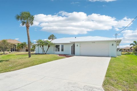 Casa en venta en Port Charlotte, Florida, 2 dormitorios, 140.84 m2 № 1617897 - foto 1