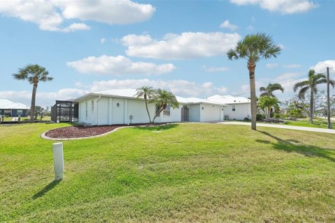 Casa en venta en Port Charlotte, Florida, 2 dormitorios, 140.84 m2 № 1617897 - foto 4