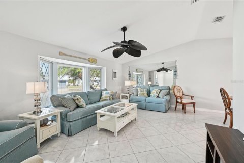 Casa en venta en Port Charlotte, Florida, 2 dormitorios, 140.84 m2 № 1617897 - foto 6