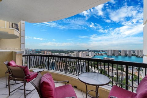 Condo in Sunny Isles Beach, Florida, 3 bedrooms  № 1471895 - photo 19