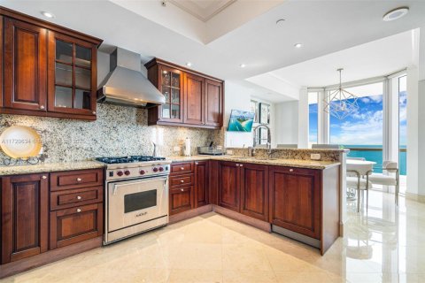 Condo in Sunny Isles Beach, Florida, 3 bedrooms  № 1471895 - photo 9