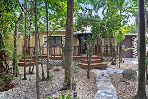 House in Miami Springs, Florida 3 bedrooms, 146.6 sq.m. № 2033282 - photo 20