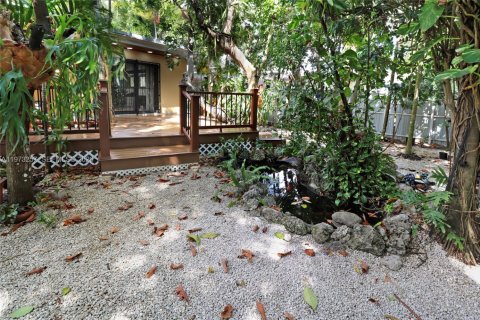 House in Miami Springs, Florida 3 bedrooms, 146.6 sq.m. № 2033282 - photo 27