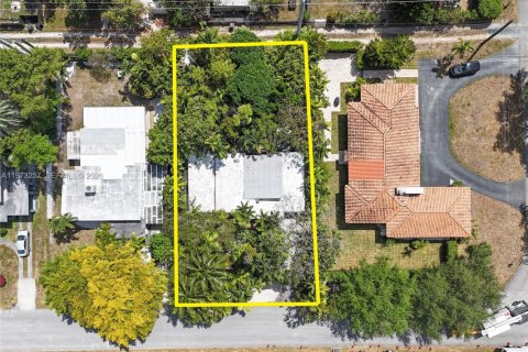 House in Miami Springs, Florida 3 bedrooms, 146.6 sq.m. № 2033282 - photo 13