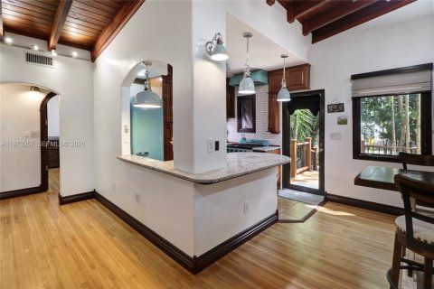 House in Miami Springs, Florida 3 bedrooms, 146.6 sq.m. № 2033282 - photo 14