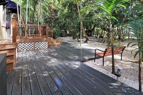 House in Miami Springs, Florida 3 bedrooms, 146.6 sq.m. № 2033282 - photo 28