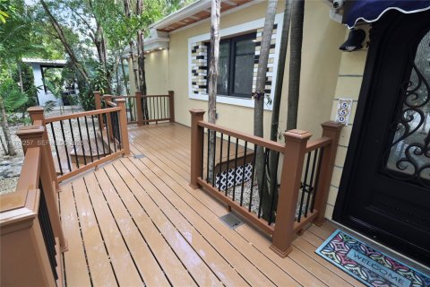 House in Miami Springs, Florida 3 bedrooms, 146.6 sq.m. № 2033282 - photo 21