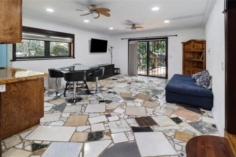 House in Miami Springs, Florida 3 bedrooms, 146.6 sq.m. № 2033282 - photo 6