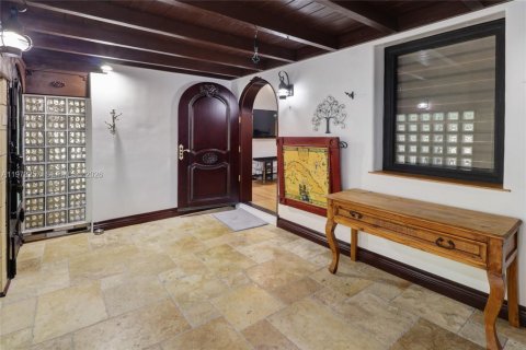 House in Miami Springs, Florida 3 bedrooms, 146.6 sq.m. № 2033282 - photo 17