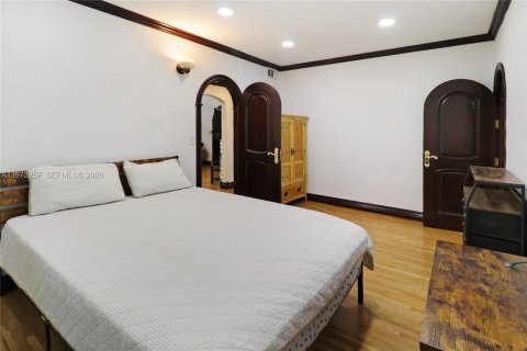 House in Miami Springs, Florida 3 bedrooms, 146.6 sq.m. № 2033282 - photo 2