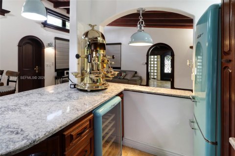 House in Miami Springs, Florida 3 bedrooms, 146.6 sq.m. № 2033282 - photo 4