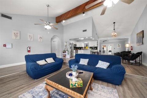 House in Sebring, Florida 5 bedrooms, 253.62 sq.m. № 2424358 - photo 9