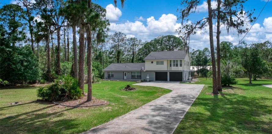 House in Sebring, Florida 5 bedrooms, 253.62 sq.m. № 2424358
