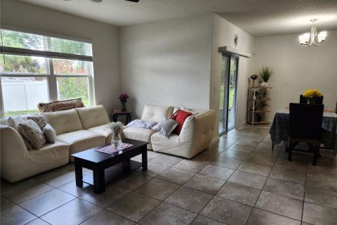Villa ou maison à vendre à Port St. Lucie, Floride: 4 chambres, 169.73 m2 № 2075023 - photo 12