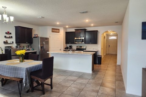 Villa ou maison à vendre à Port St. Lucie, Floride: 4 chambres, 169.73 m2 № 2075023 - photo 9