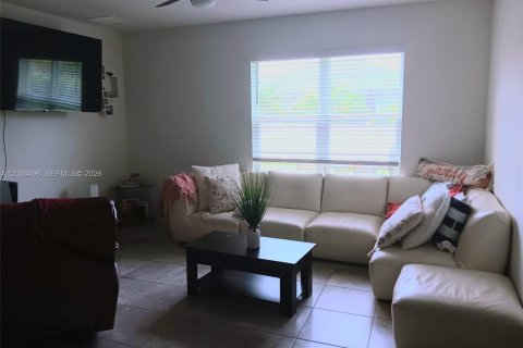 Villa ou maison à vendre à Port St. Lucie, Floride: 3 chambres, 169.73 m2 № 2075023 - photo 2