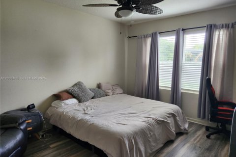 Villa ou maison à vendre à Port St. Lucie, Floride: 4 chambres, 169.73 m2 № 2075023 - photo 13