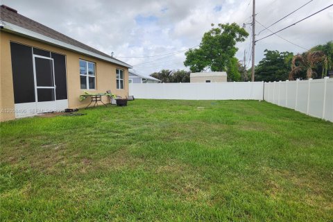 Villa ou maison à vendre à Port St. Lucie, Floride: 4 chambres, 169.73 m2 № 2075023 - photo 24