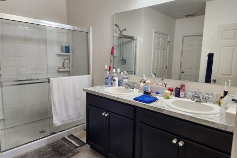 Villa ou maison à vendre à Port St. Lucie, Floride: 4 chambres, 169.73 m2 № 2075023 - photo 15