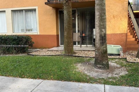 Condominio en alquiler en Plantation, Florida, 2 dormitorios, 87.33 m2 № 1978228 - foto 17