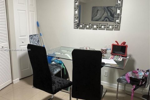 Condominio en alquiler en Plantation, Florida, 2 dormitorios, 87.33 m2 № 1978228 - foto 12