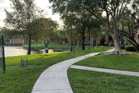 Condominio en alquiler en Plantation, Florida, 2 dormitorios, 87.33 m2 № 1978228 - foto 3