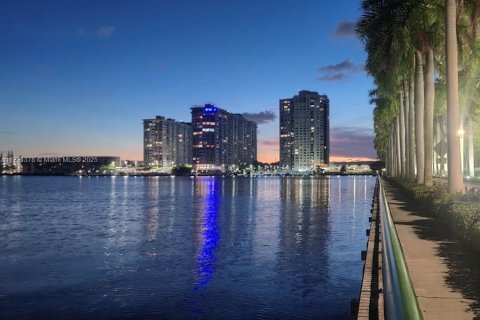 Купить кондоминиум в Авентура, Флорида 2 спальни, 106.19м2, № 1977796 - фото 23