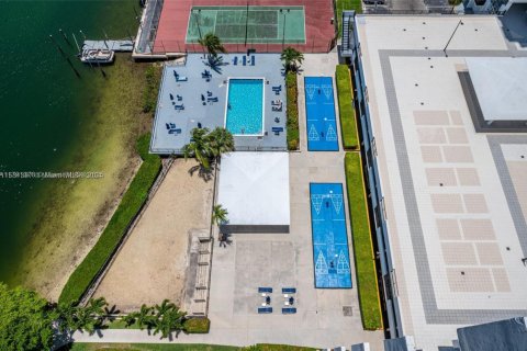 Купить кондоминиум в Авентура, Флорида 2 спальни, 106.19м2, № 1977796 - фото 17