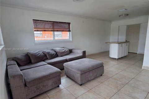 Снять в аренду виллу или дом в Майами, Флорида 3 спальни, 178.37м2, № 2028611 - фото 7