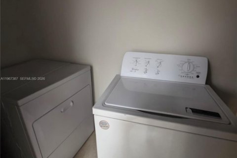 Снять в аренду виллу или дом в Майами, Флорида 3 спальни, 178.37м2, № 2028611 - фото 12