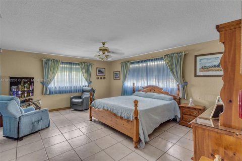 House in Southwest Ranches, Florida 7 bedrooms, 349.5 sq.m. № 1762534 - photo 29