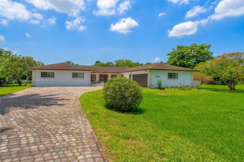 House in Southwest Ranches, Florida 7 bedrooms, 349.5 sq.m. № 1762534 - photo 3