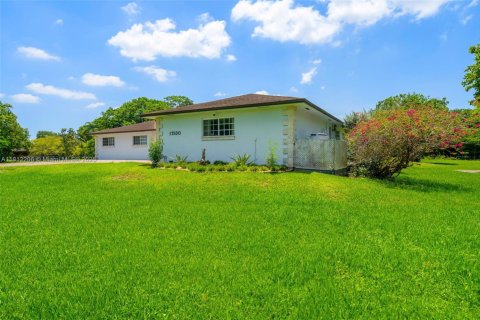 House in Southwest Ranches, Florida 7 bedrooms, 349.5 sq.m. № 1762534 - photo 5
