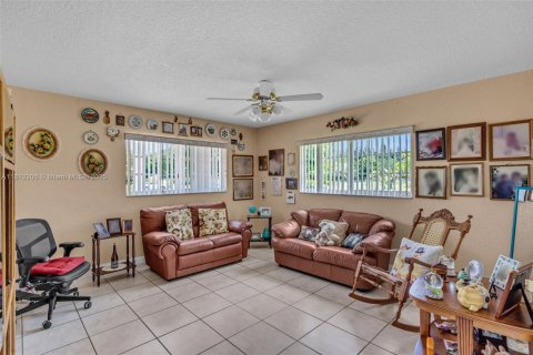 House in Southwest Ranches, Florida 7 bedrooms, 349.5 sq.m. № 1762534 - photo 10