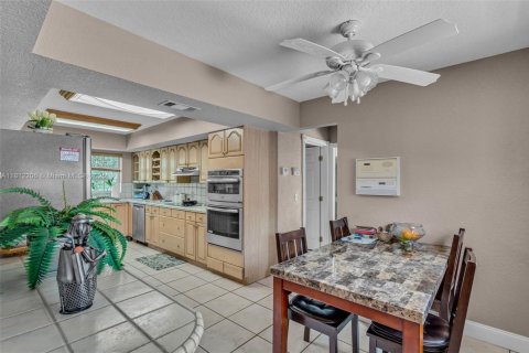 House in Southwest Ranches, Florida 7 bedrooms, 349.5 sq.m. № 1762534 - photo 13