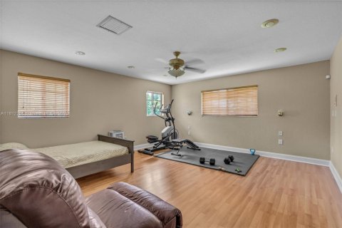 House in Southwest Ranches, Florida 7 bedrooms, 349.5 sq.m. № 1762534 - photo 20