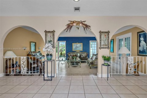 House in Southwest Ranches, Florida 7 bedrooms, 349.5 sq.m. № 1762534 - photo 6